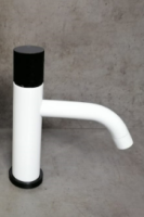 Смеситель для раковины Boheme Stick 121-WB, белый глянец/черный