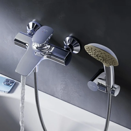 Фото смеситель для ванны и душа am.pm spirit v2.0 с гарнитуром, хром Фото смеситель для ванны и душа am.pm spirit v2.0 с гарнитуром, хром