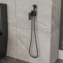 Фото смеситель с гигиеническим душем rush thira tr3635-99black с внутренней частью черный