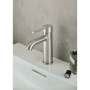 Фото смеситель grohe essence new 23589be1 для раковины никель глянец